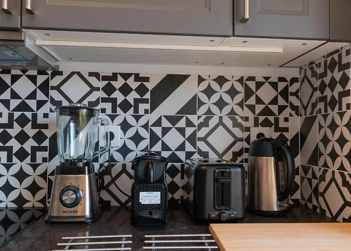 7min To Uni Se-velha - Ac - Work Desk - 300mbs Wifi - 6 Πανσιόν 4*