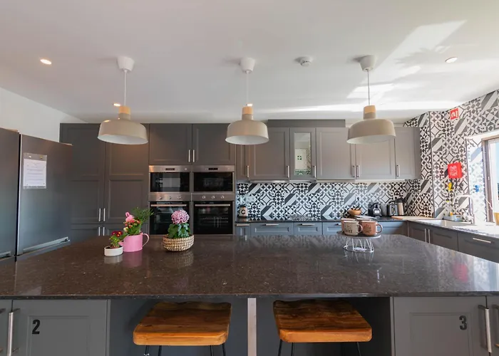 7min To Uni Se-velha - Ac - Work Desk - 300mbs Wifi - 6 Πανσιόν 4*