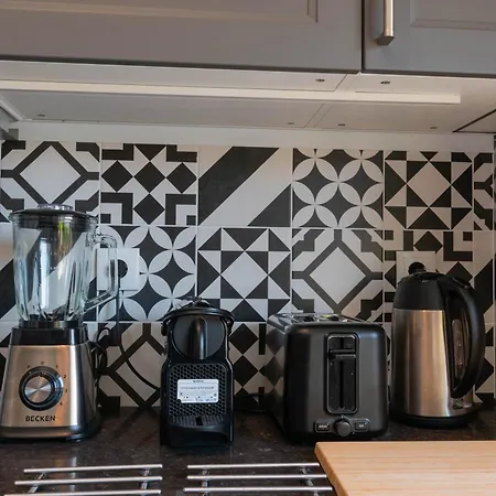 7min To Uni Se-velha - Ac - Work Desk - 300mbs Wifi - 6 Gasthof 4*