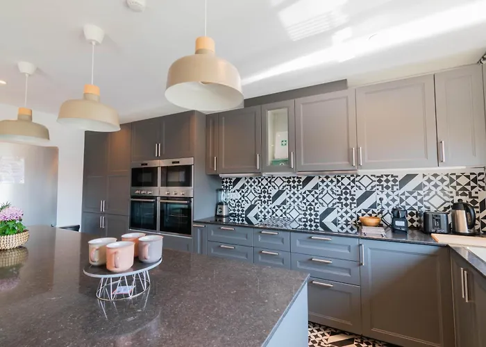 Guest house 7min To Uni Se-velha - Ac - Work Desk - 300mbs Wifi - 6 Coimbra